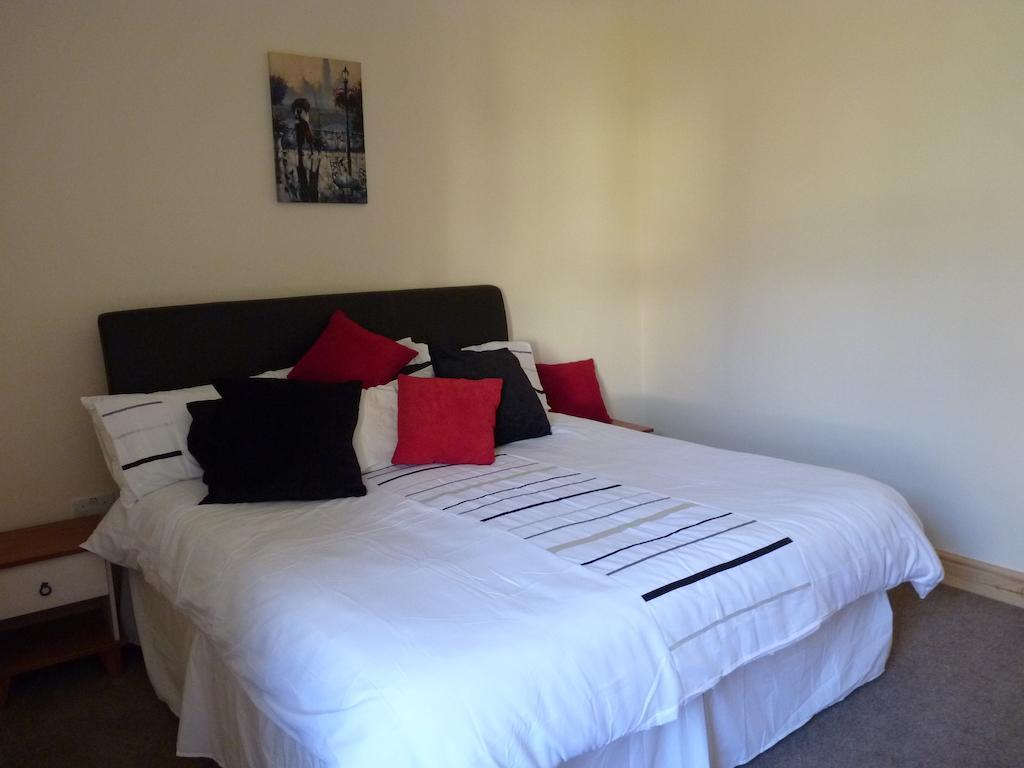 Old Police House Bed and Breakfast Haverfordwest Habitación foto