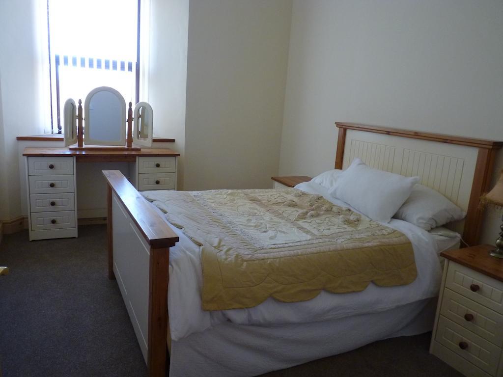 Old Police House Bed and Breakfast Haverfordwest Habitación foto